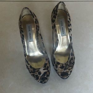 Steve Madden leopard print peep toe high heels size 6 Richh